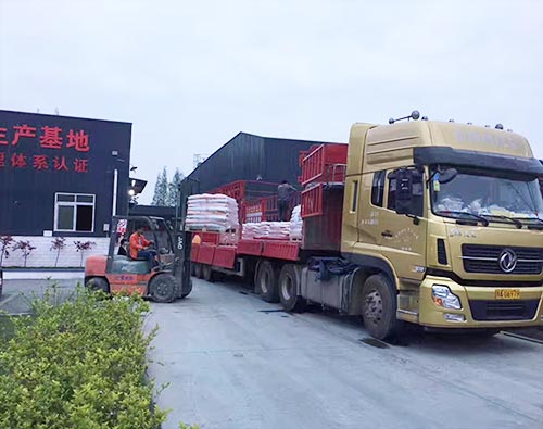 成都晨亦玻璃制品有限責任公司12000平米綠色耐磨地坪施工進行中